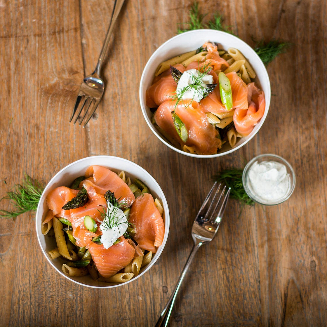 Light penne with asparagus and smoked salmon