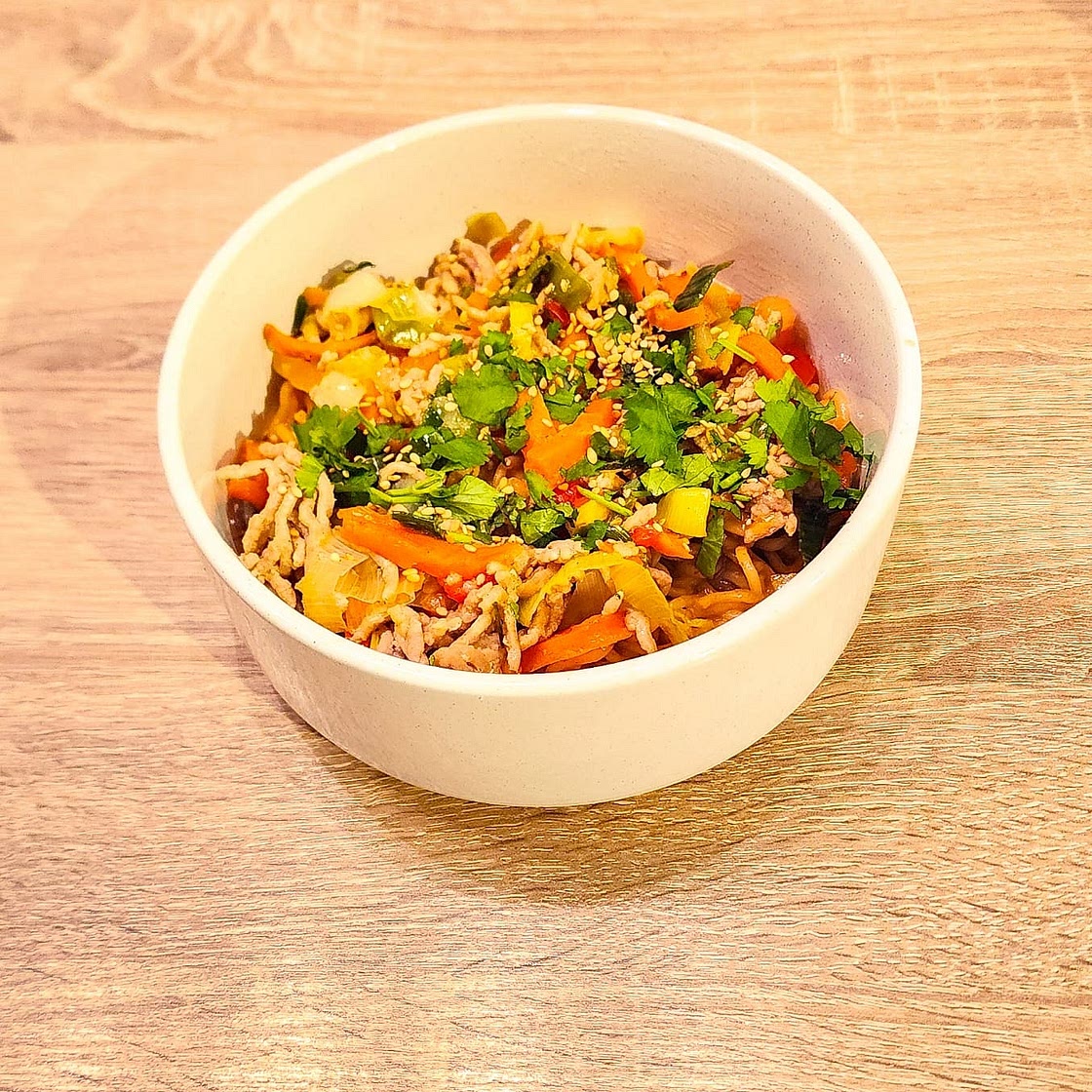 Nouilles au porc bulgogi et légumes sautés