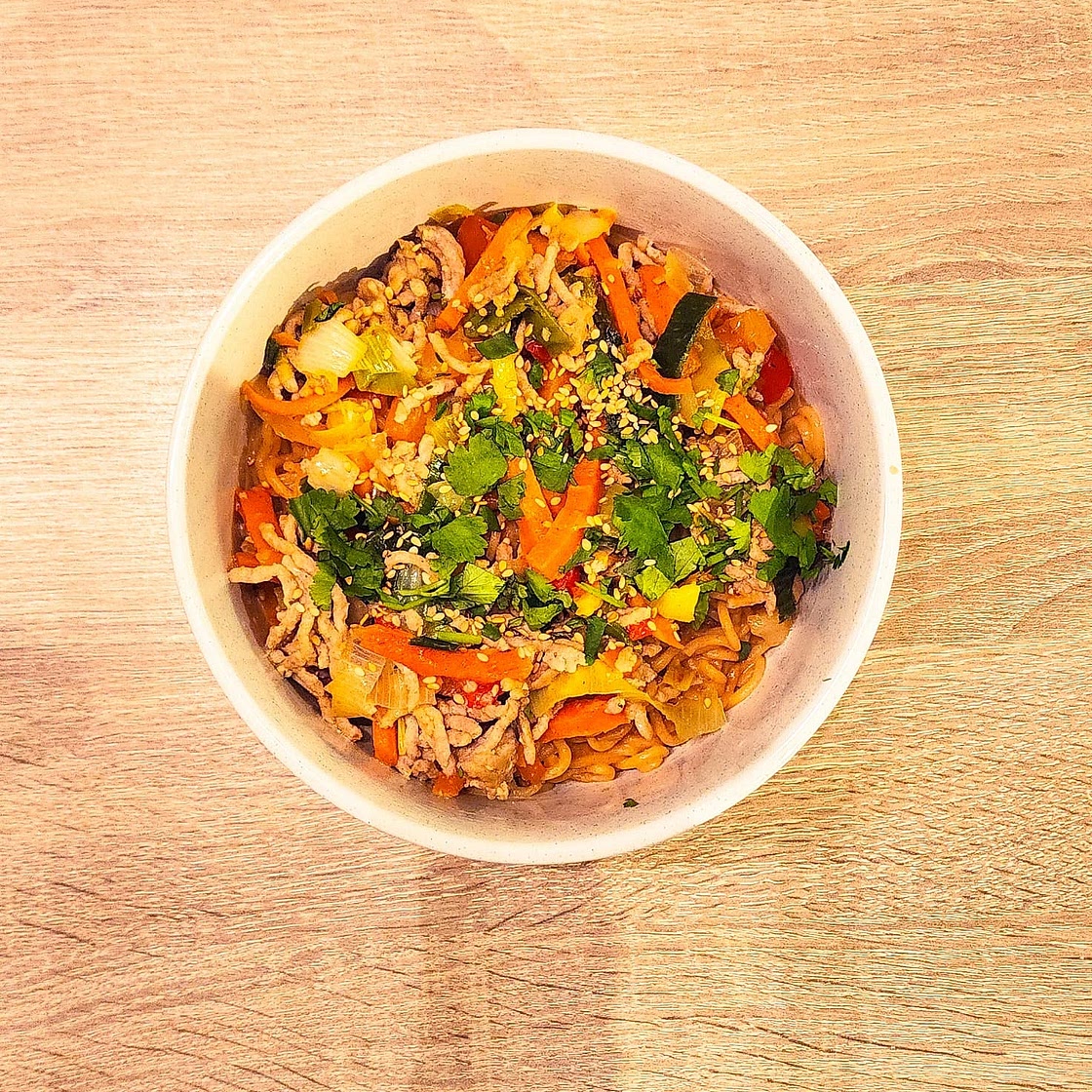 Nouilles au porc bulgogi et légumes sautés