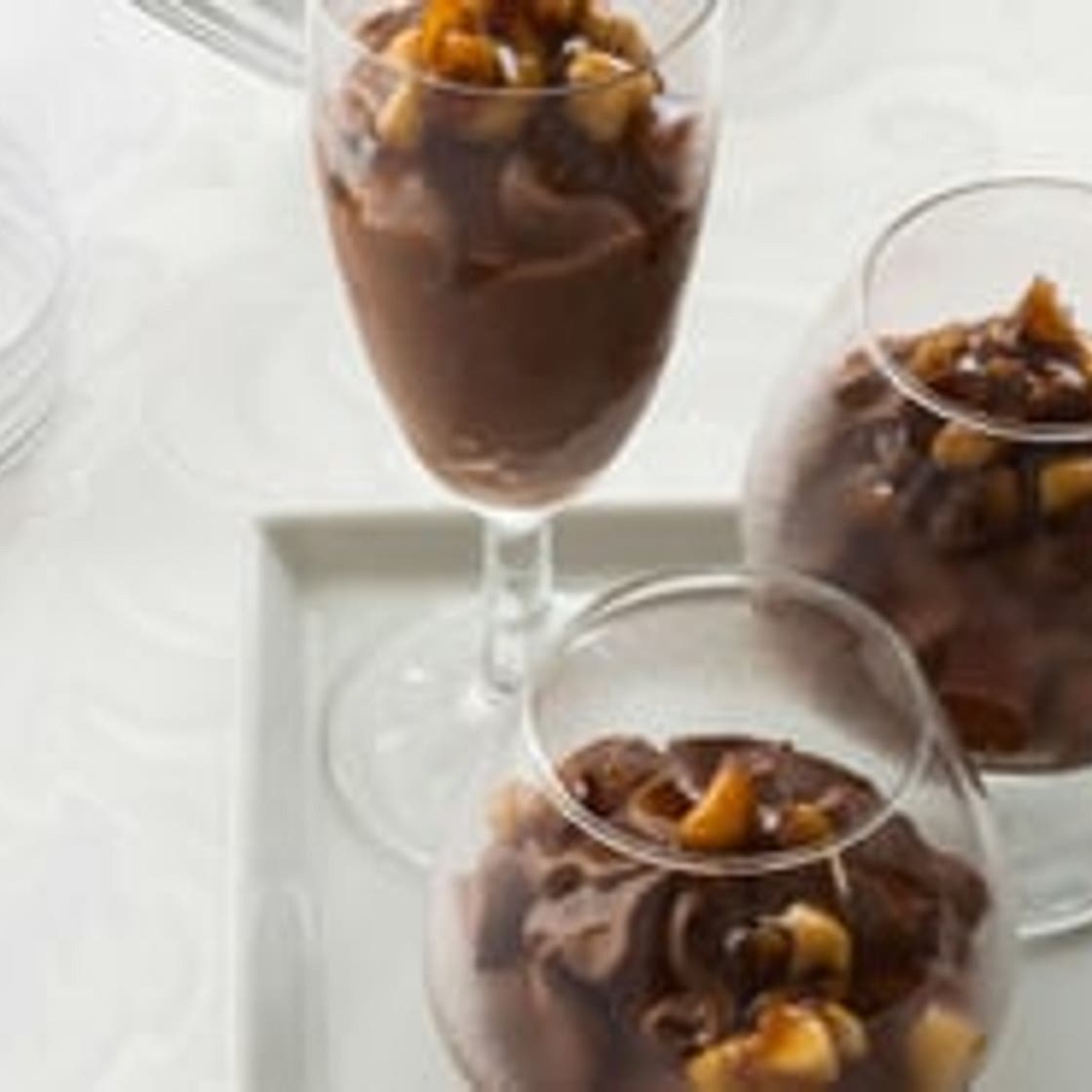 Schokoladen-Semifreddo mit Nusssauce