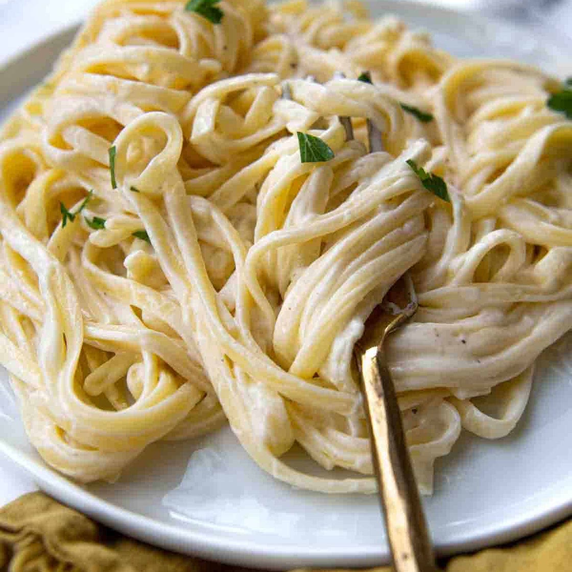 No Fail Gluten-Free Alfredo Sauce (10 mins!)