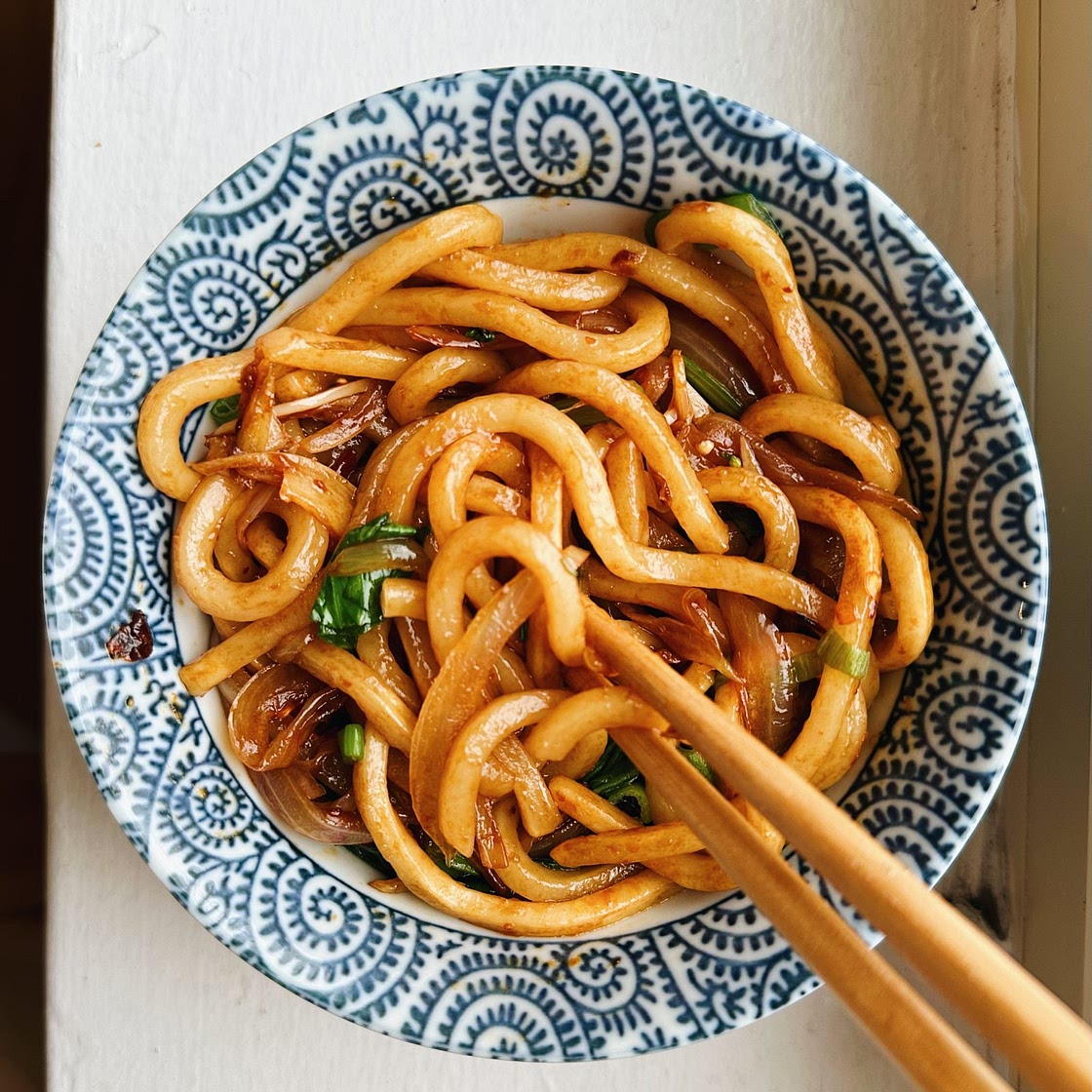 Stir-Fried Garlic Udon Noodles with Chili Oil