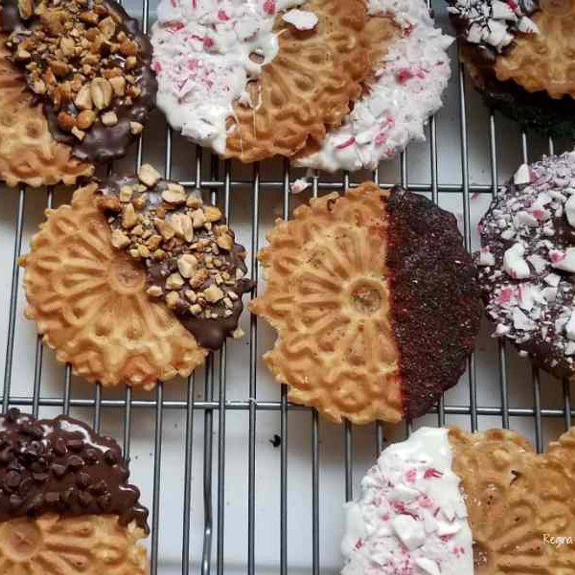 Decorating PIzzelle Cookies