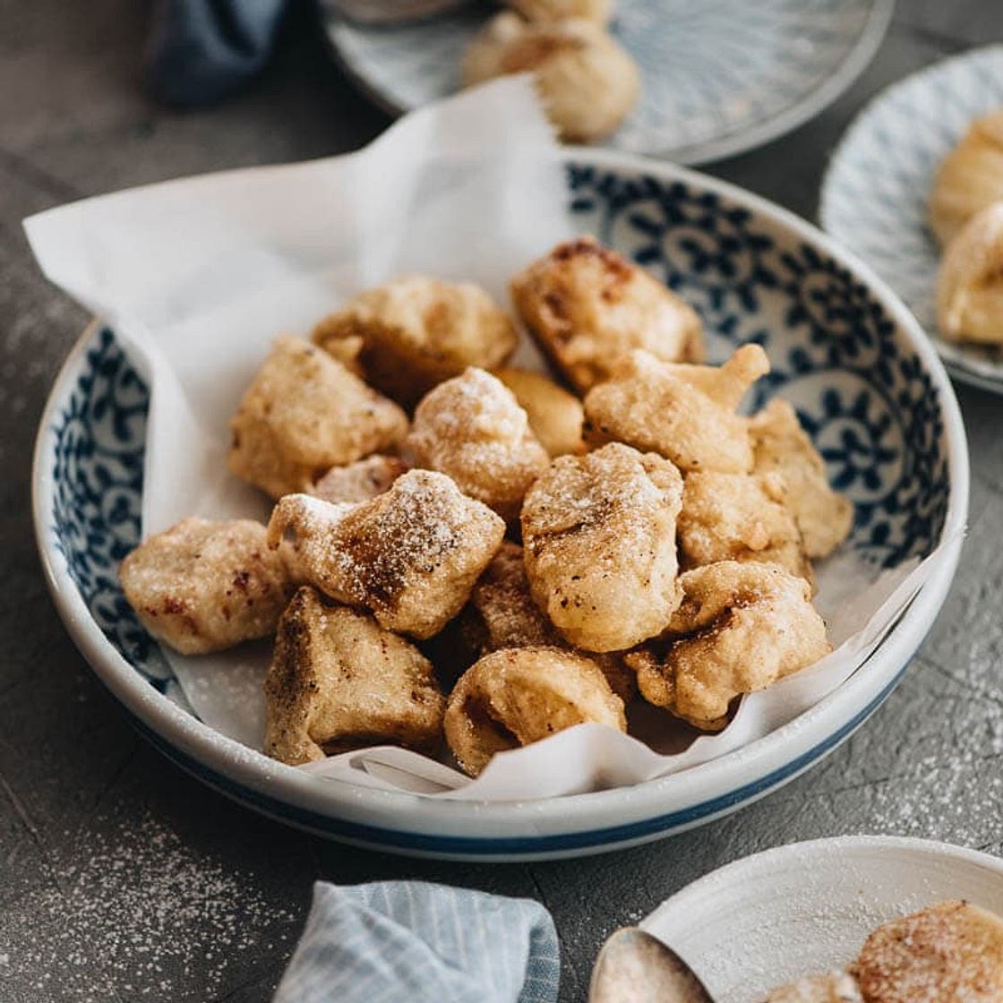 Chinese Banana Fritters (炸香蕉, fried banana)