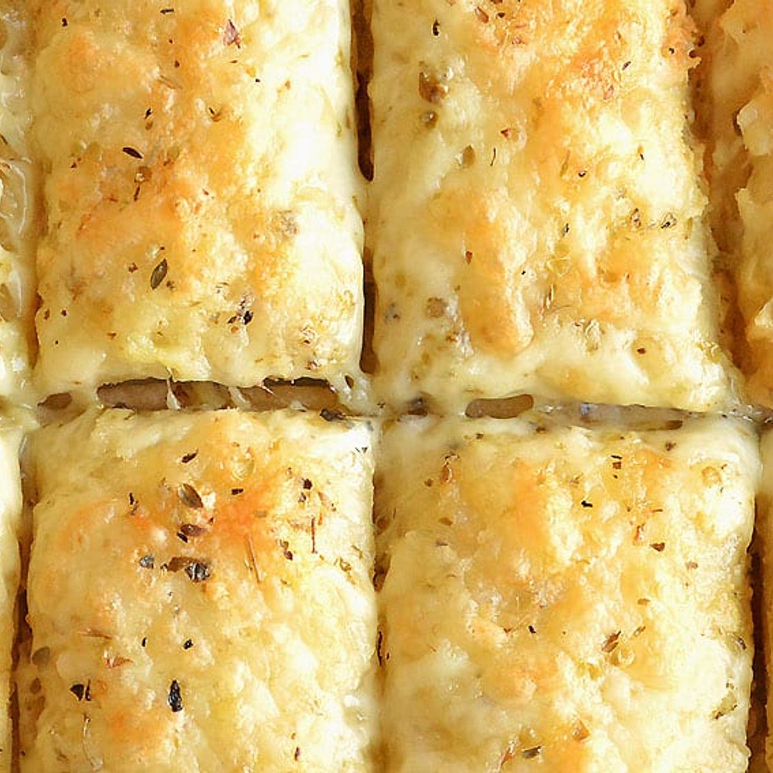 Easy Cheesy Garlic Breadsticks
