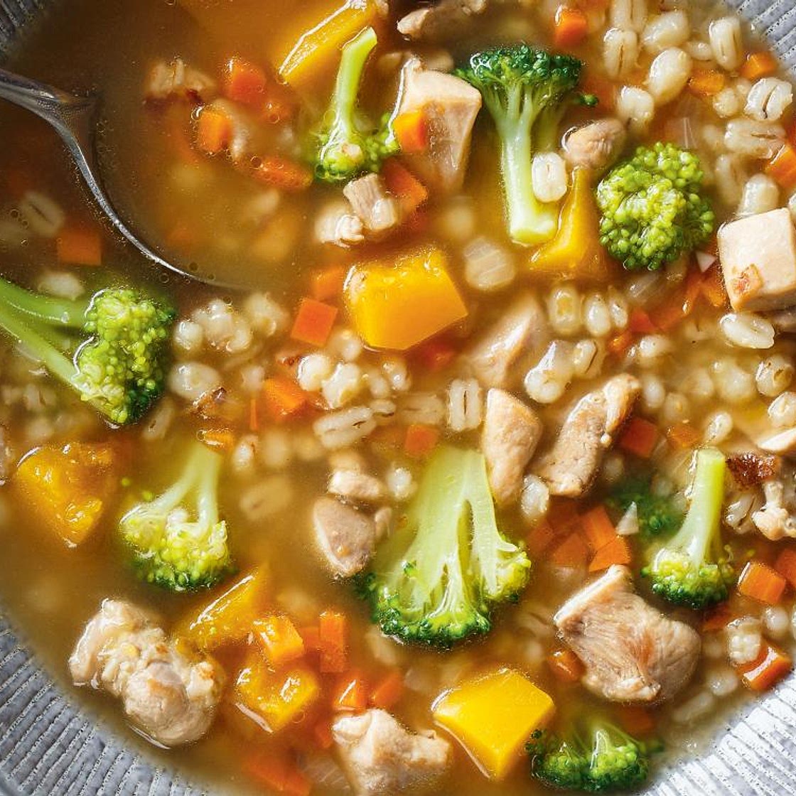 Soupe à l'orge, à la courge et au brocoli