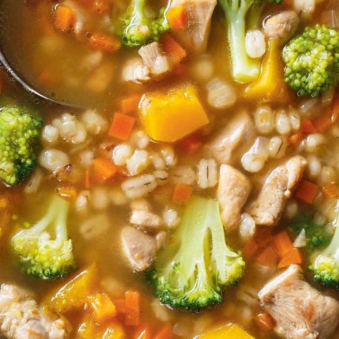 Soupe à l'orge, à la courge et au brocoli