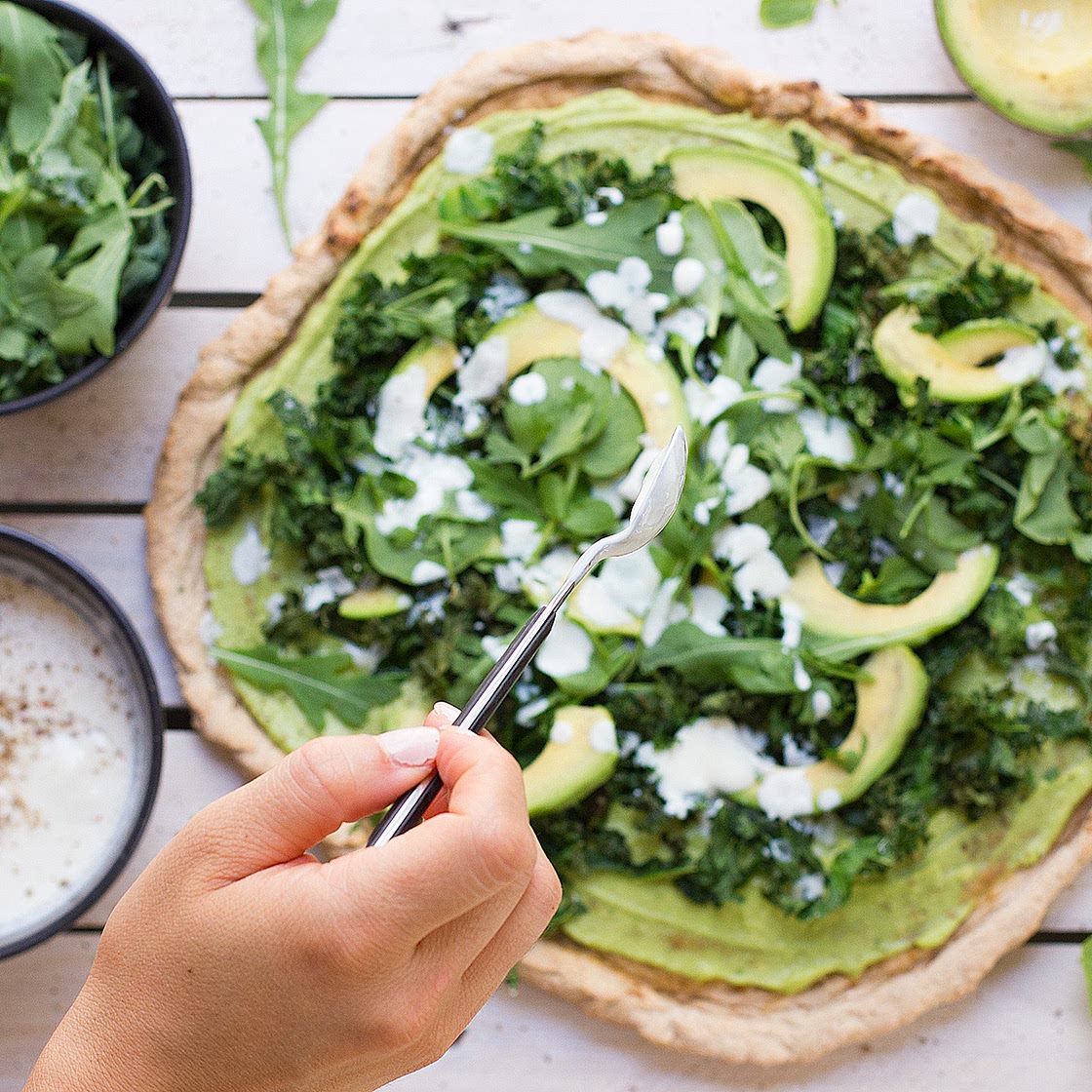 Pizza 100% vegetal de aguacate y verduras - TicTacYummy | Recetas de cocina saludables