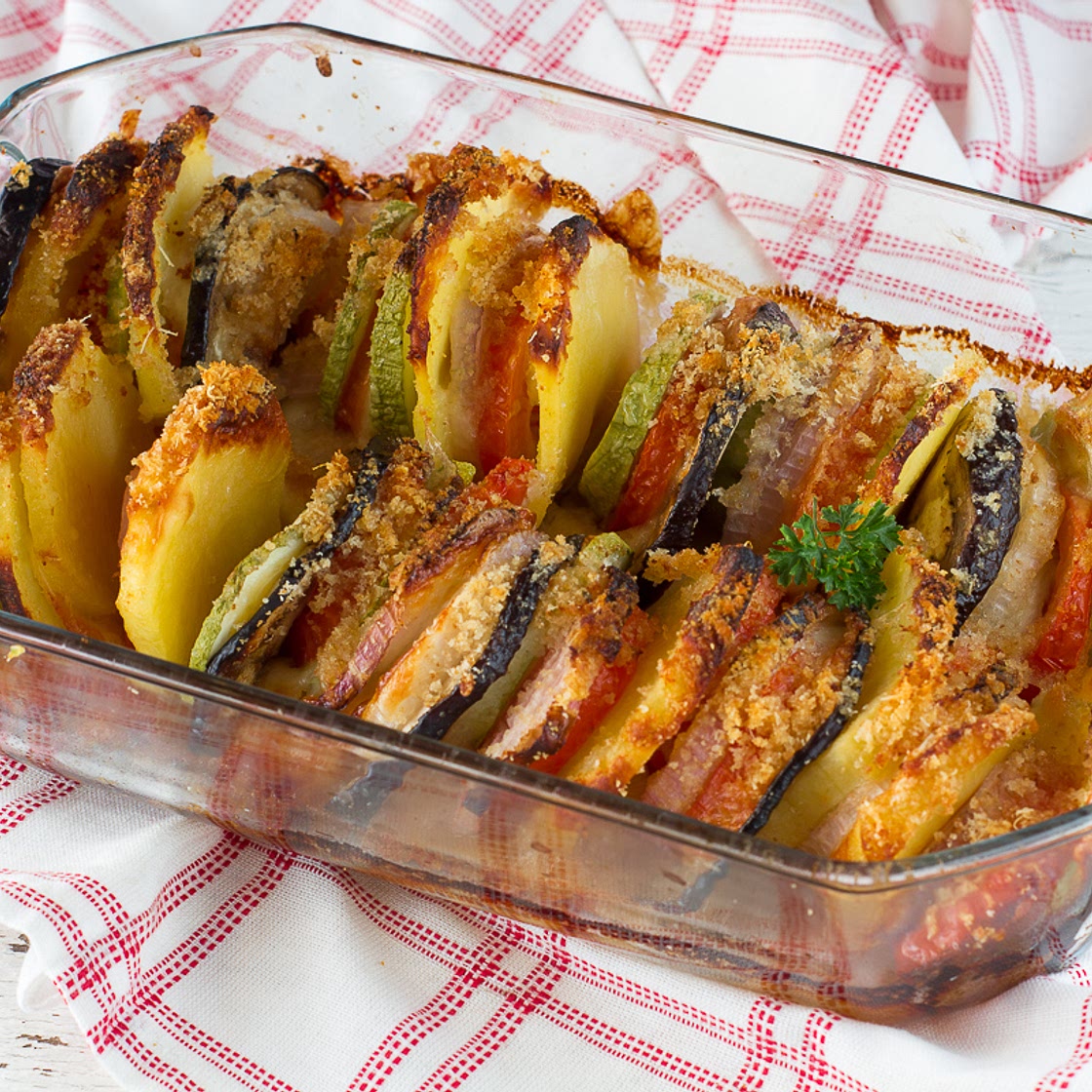 Teglia di verdure al forno gratinate e filanti