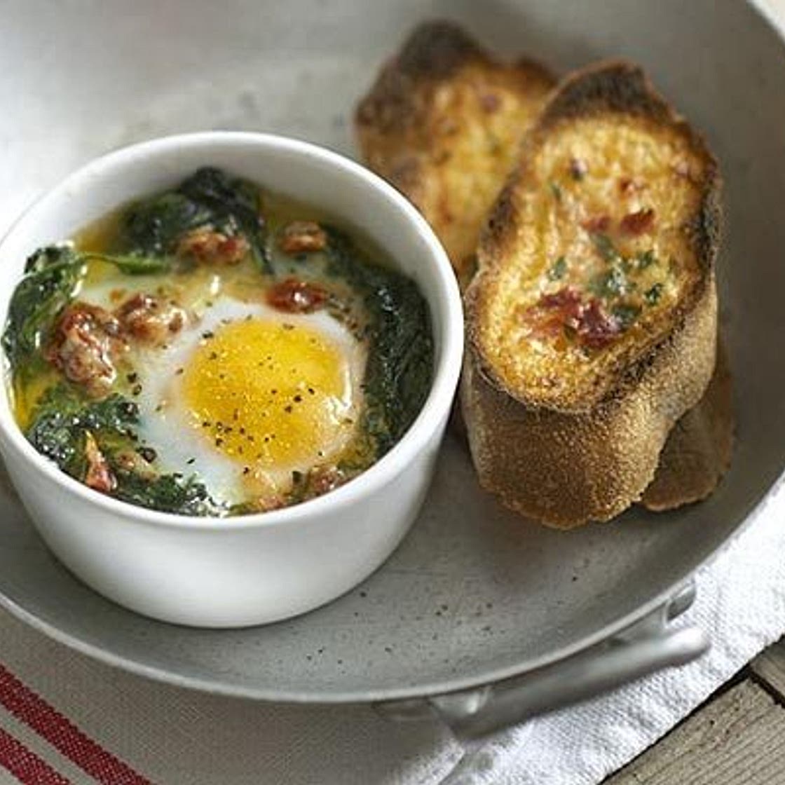 Spinach baked eggs with parmesan & tomato toasts
