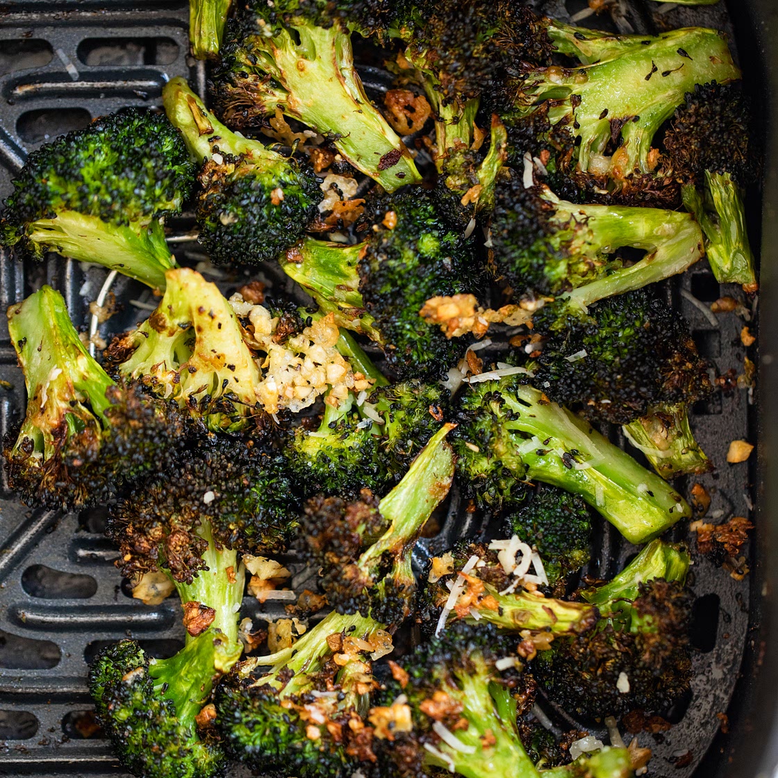 10 Minute Crispy Air Fryer Broccoli