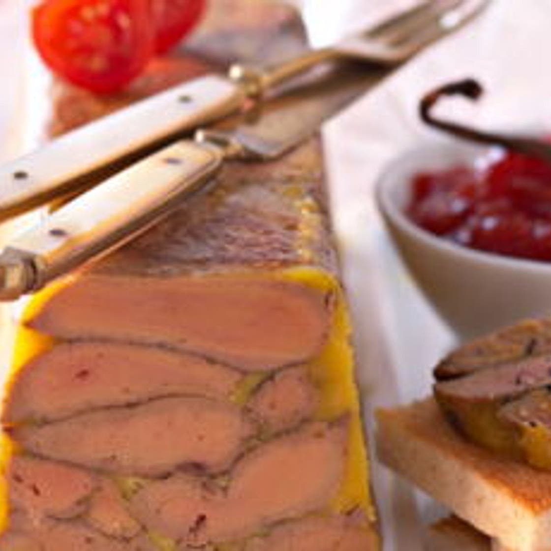 Terrine de foie gras aux épices et chutney de tomates
