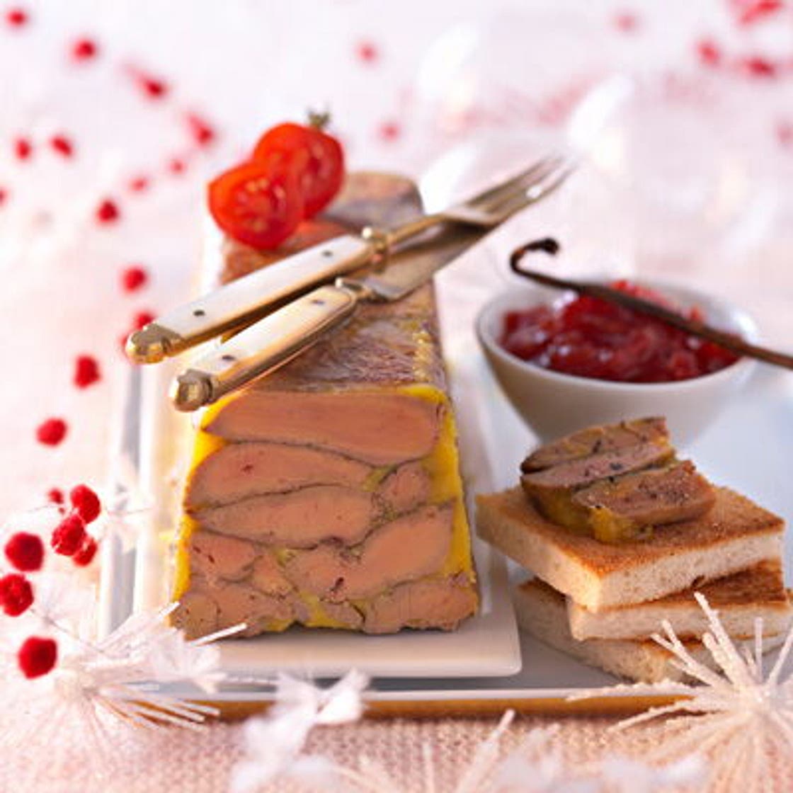 Terrine de foie gras aux épices et chutney de tomates