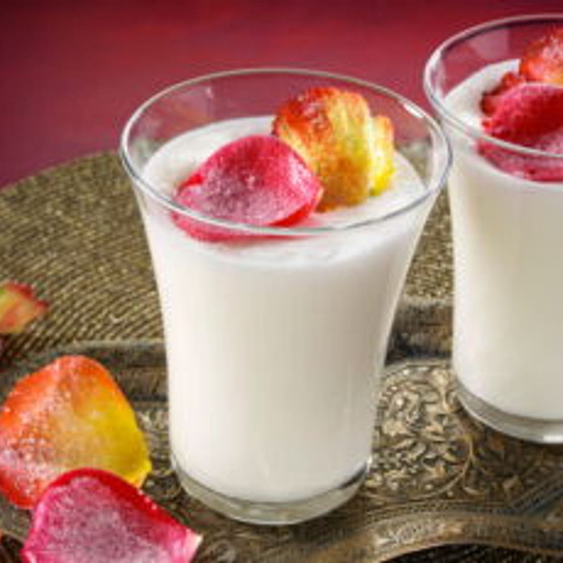 Lassi parfumé à la rose