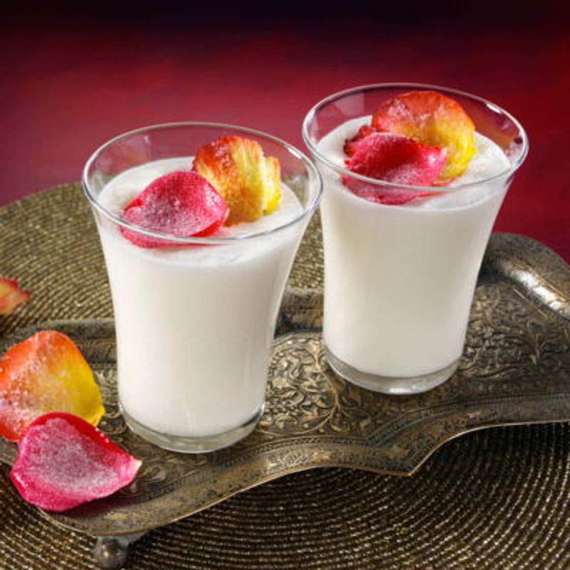 Lassi parfumé à la rose