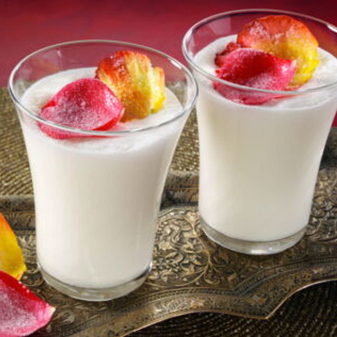 Lassi parfumé à la rose