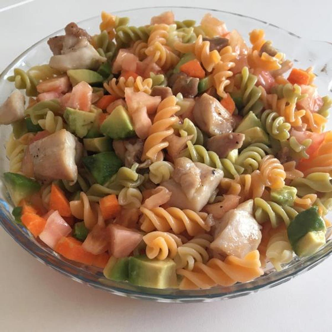 Receita de Salada de macarrão com frango e legumes