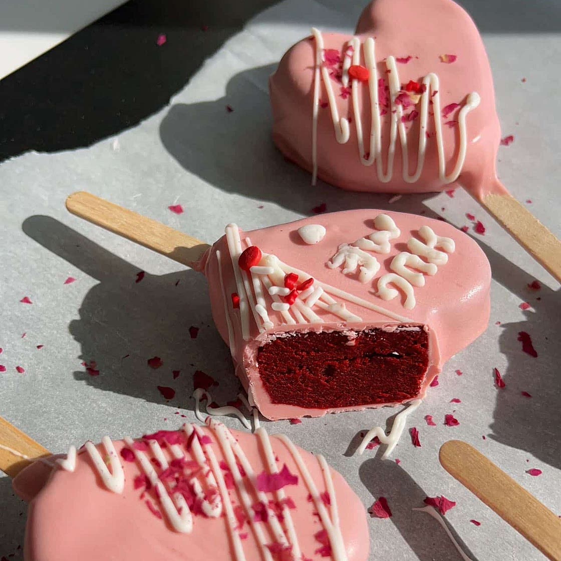 Red Velvet Cake Pops (Heart-shaped)