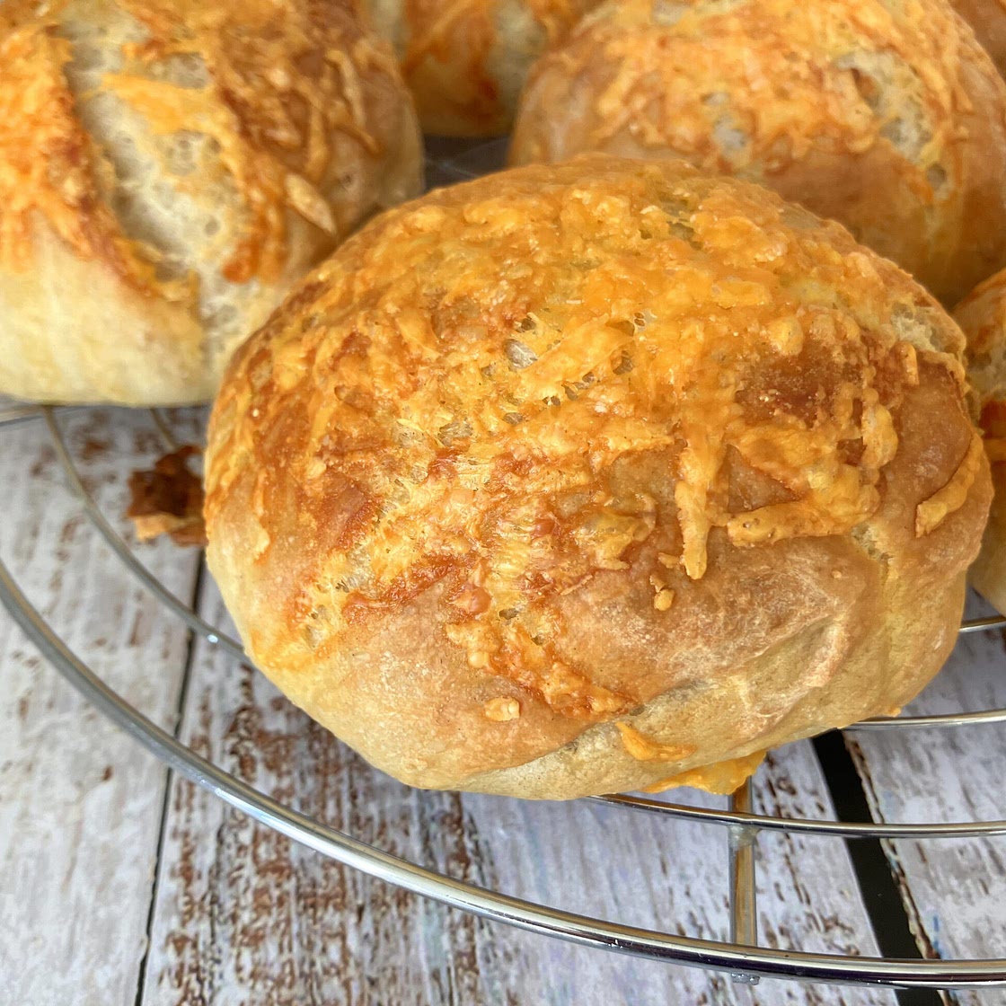 No-Knead Spelt Cheese Buns