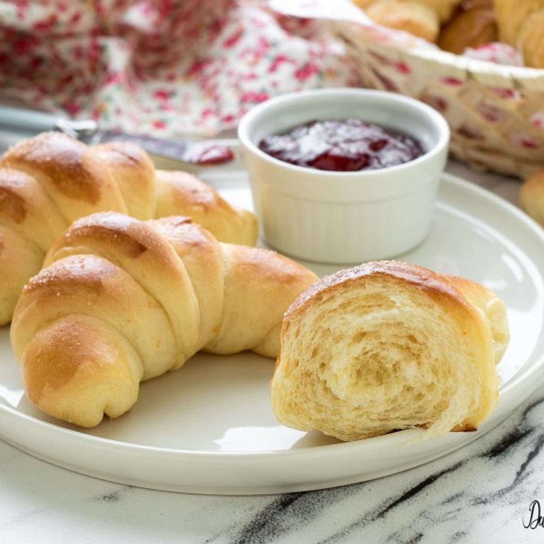 Brioches: cornetti dolci o cornetti brioches di pan brioche sofficissimi