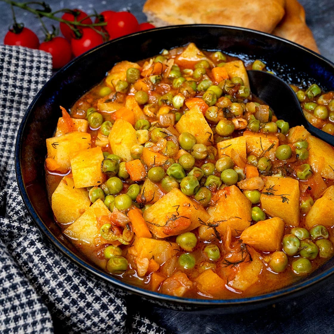 Greek Peas Stew with Potatoes (Arakas Latheros)