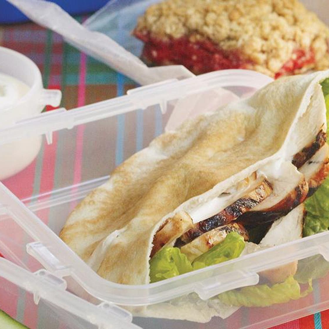 Poulet tzatziki en sandwich et en salade