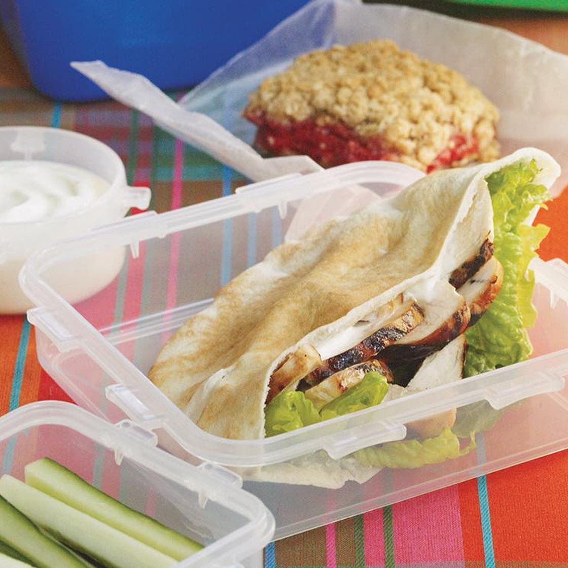 Poulet tzatziki en sandwich et en salade