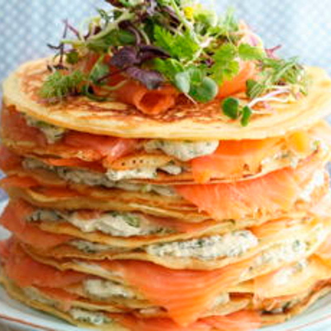 Gâteau de crêpes salées au saumon fumé