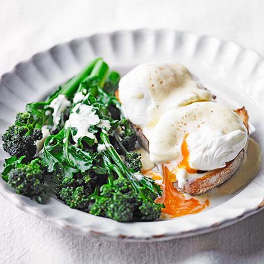 Purple sprouting broccoli, poached eggs & hollandaise