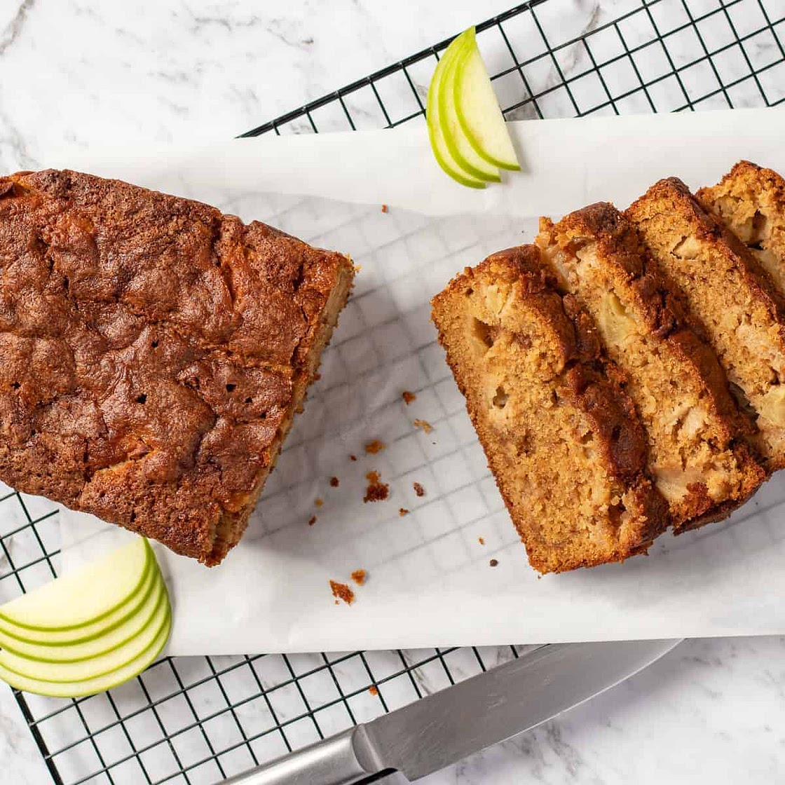 Apple and cinnamon loaf cake