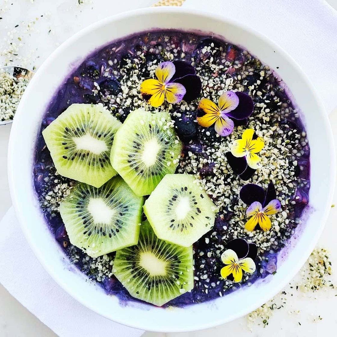 Easy Blueberry Smoothie Bowl