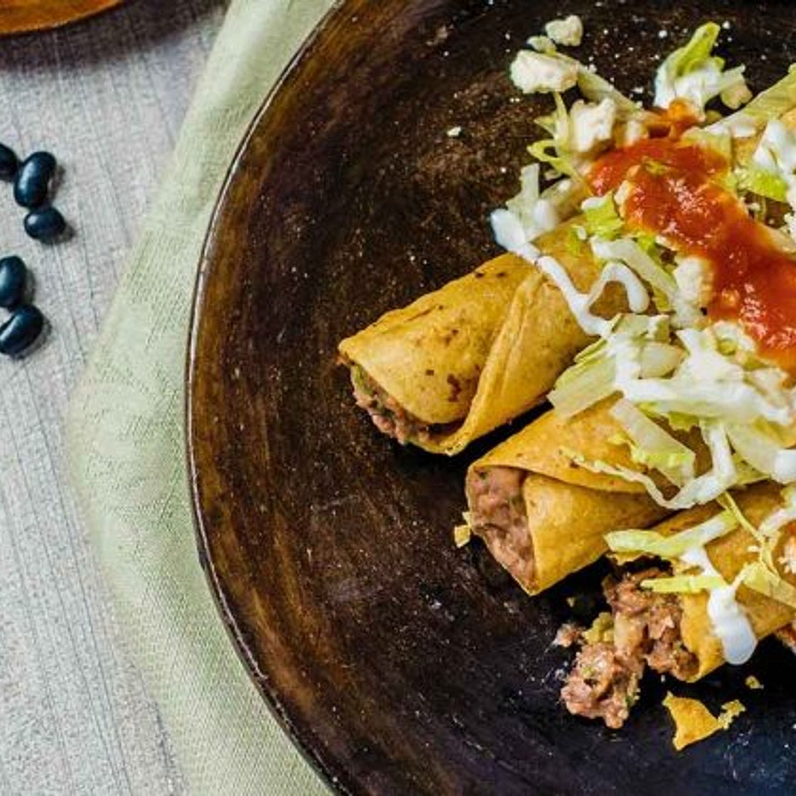 Flautas de frijol negro