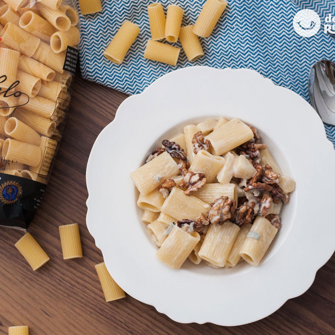 Pasta rigatoni con gorgonzola, peras y nueces