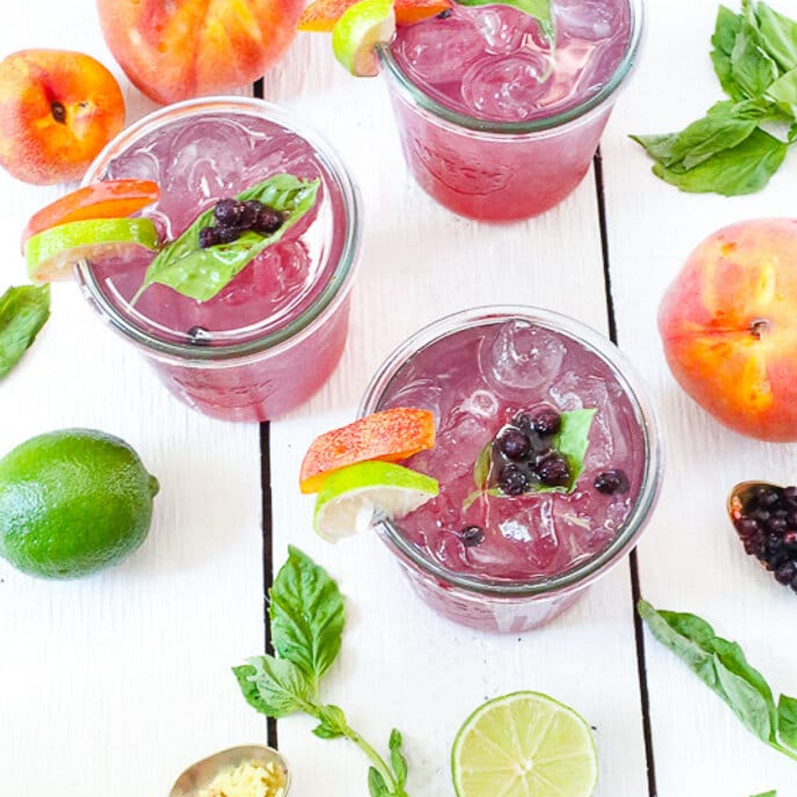 BLUEBERRY AND PEACH VODKA SPRITZER