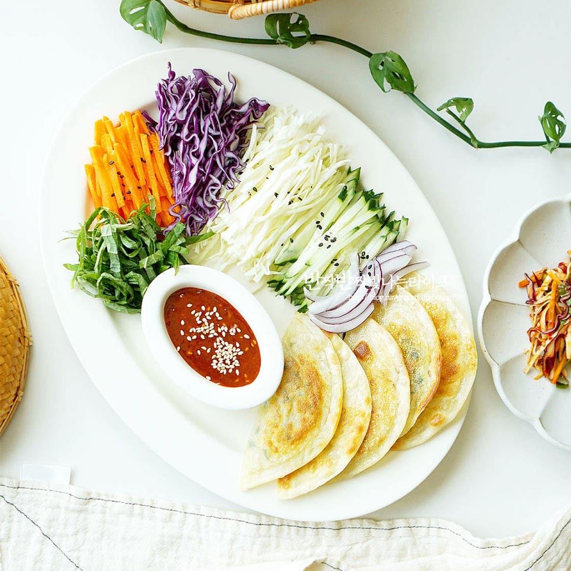 야채 비빔만두 양념장 만들기 납작만두 양념 냉동만두 요리