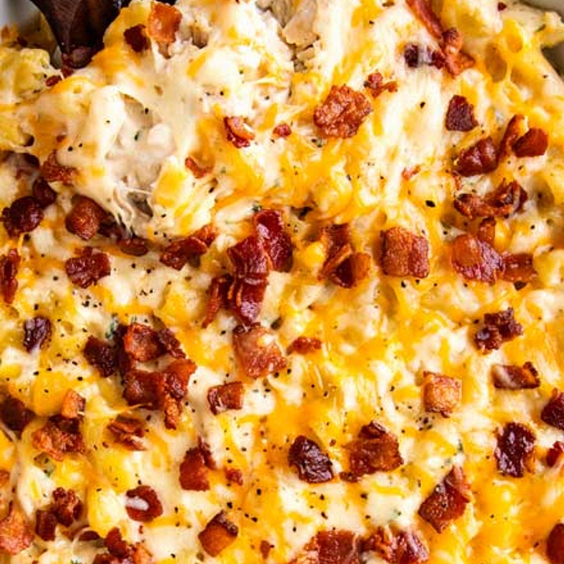 Chicken Bacon Ranch Mac and Cheese Casserole