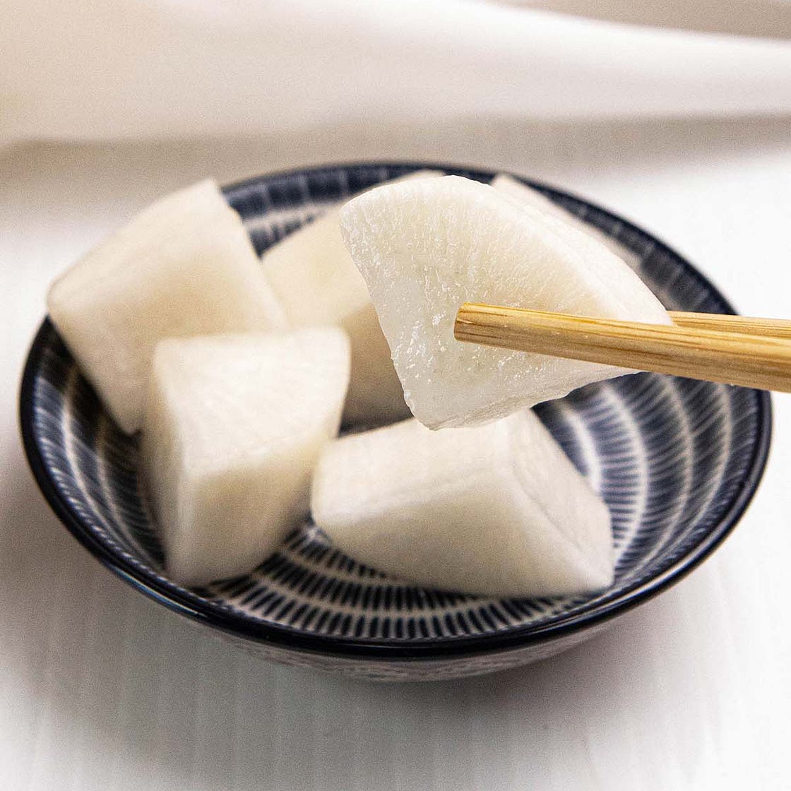 Korean Pickled Daikon (치킨 무)