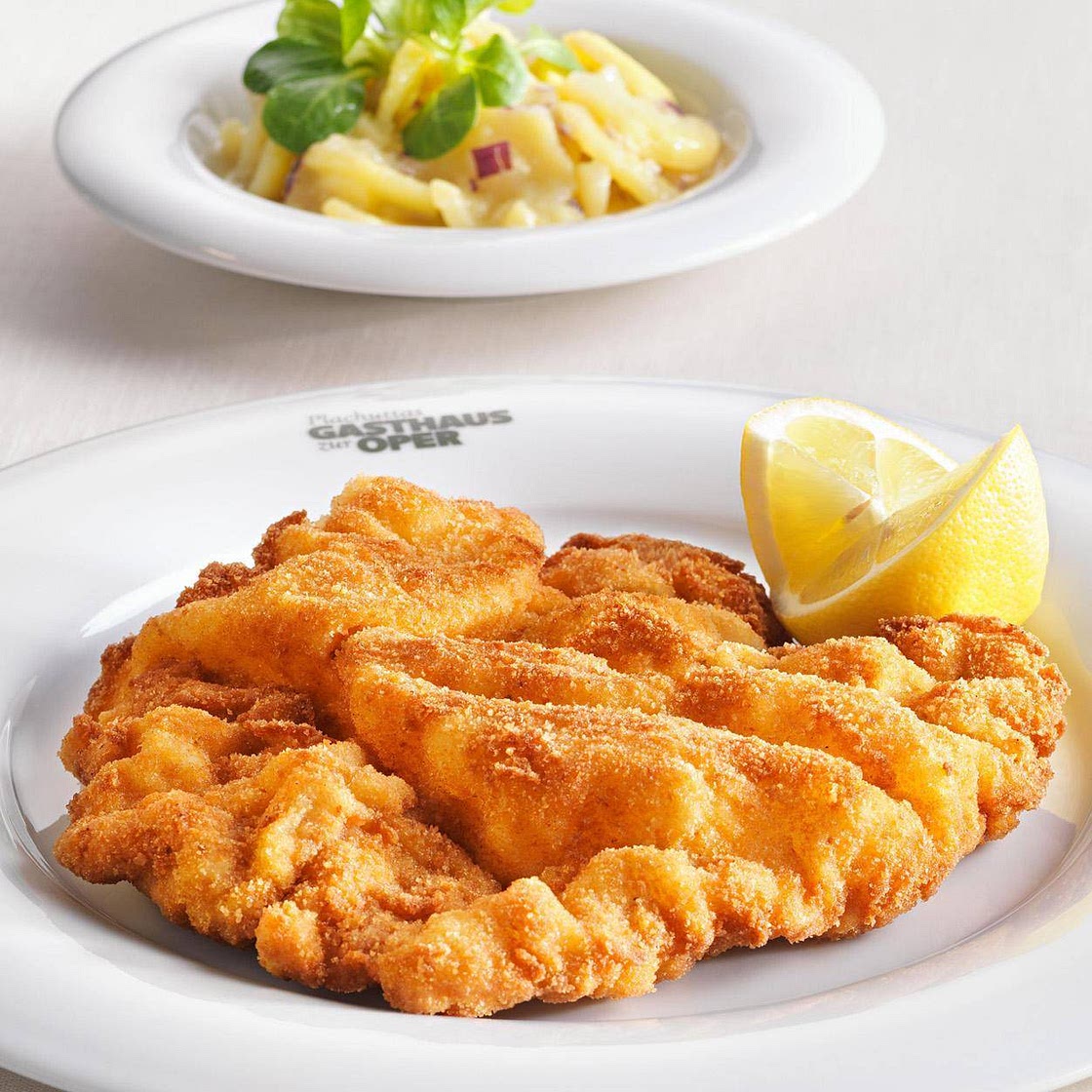 Plachuttas Wiener Schnitzel mit Erdäpfelsalat