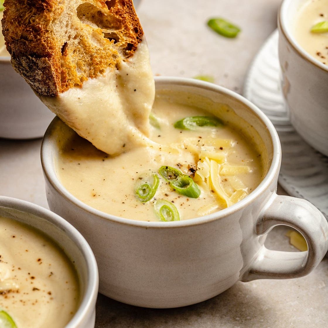 Roasted Garlic Cheddar Cauliflower Soup