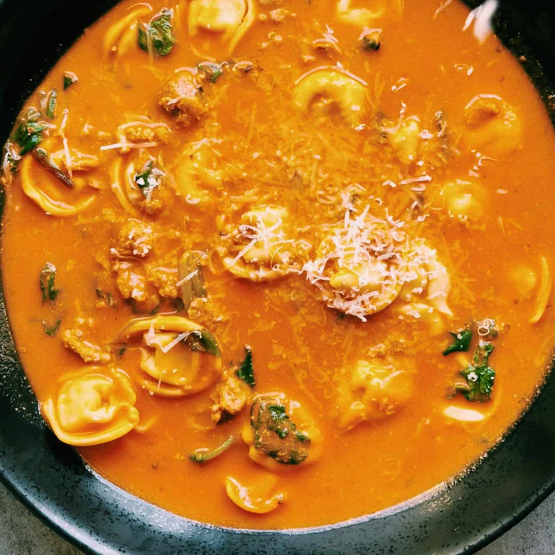 The BEST Tortellini Soup
