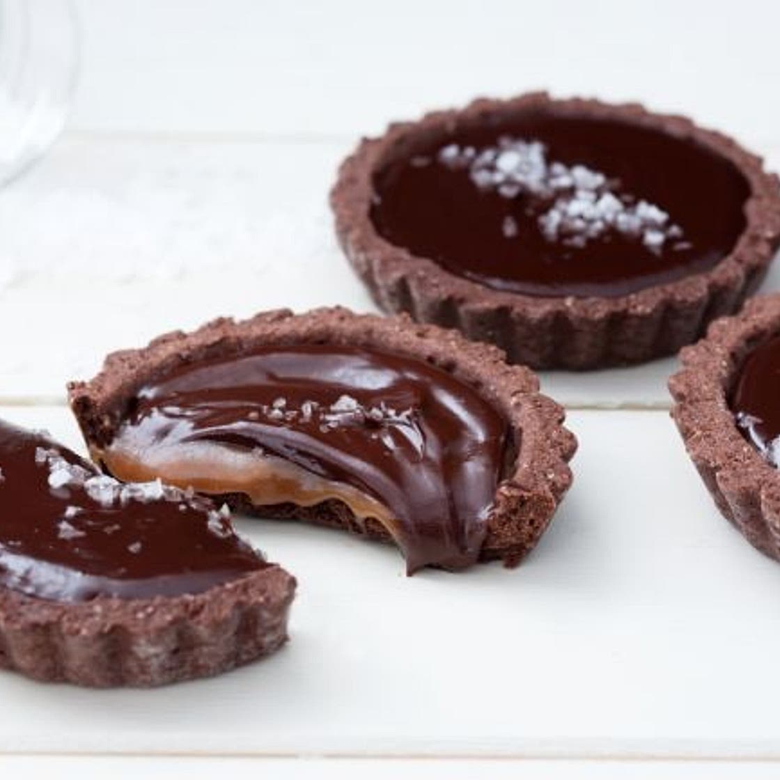 Tartellette con cioccolato e cuore di mou