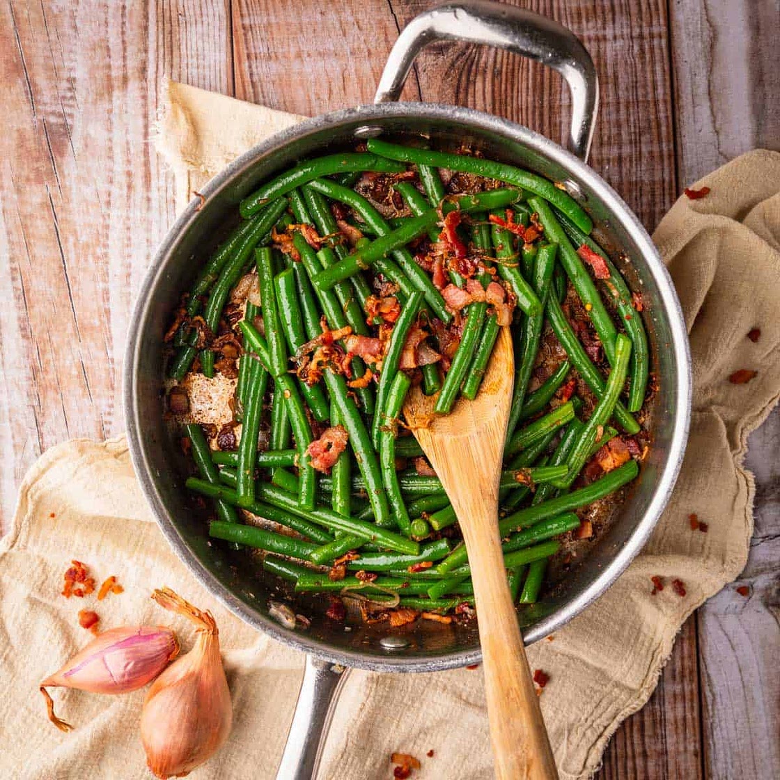 Easy Sauteed Green Beans with Bacon and Shallots
