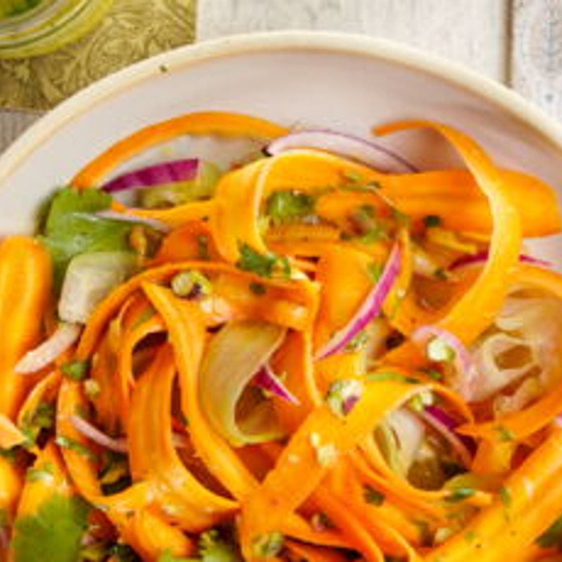 Tagliatelles de carottes en salade, céleri, vinaigrette de mangue et agrumes
