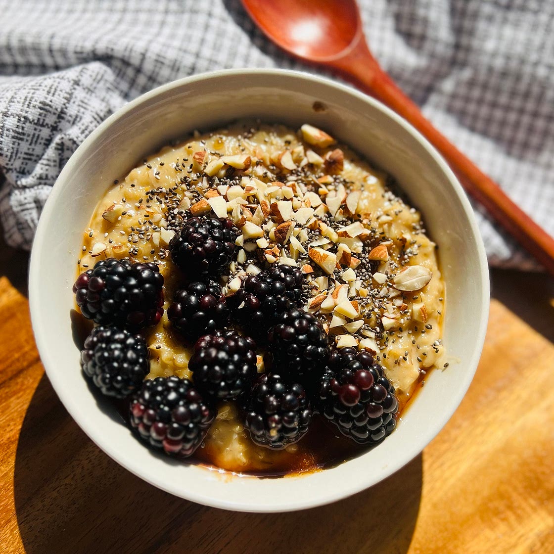 Blackberry Almond Oatmeal