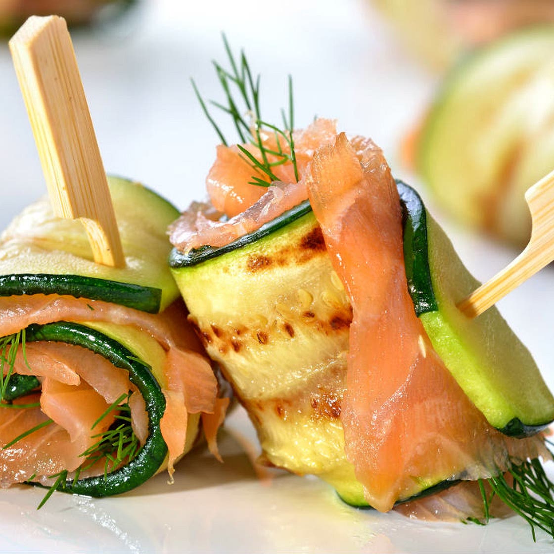 Rotolini di zucchine e salmone