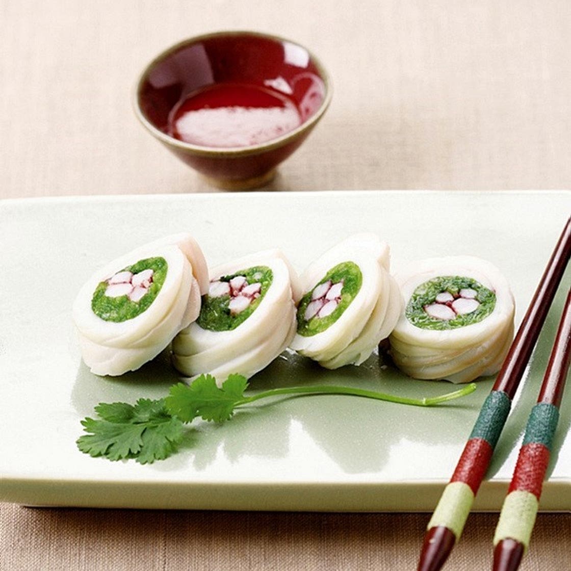 오징어로 감싼 미나리초회 만드는 법