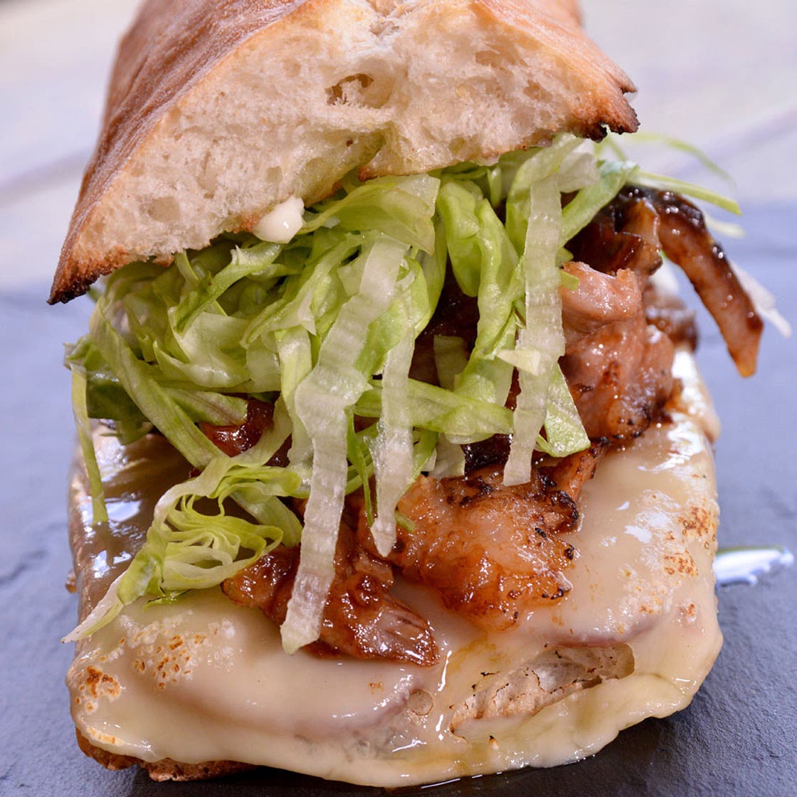 Bocata de costillas de cerdo lacadas