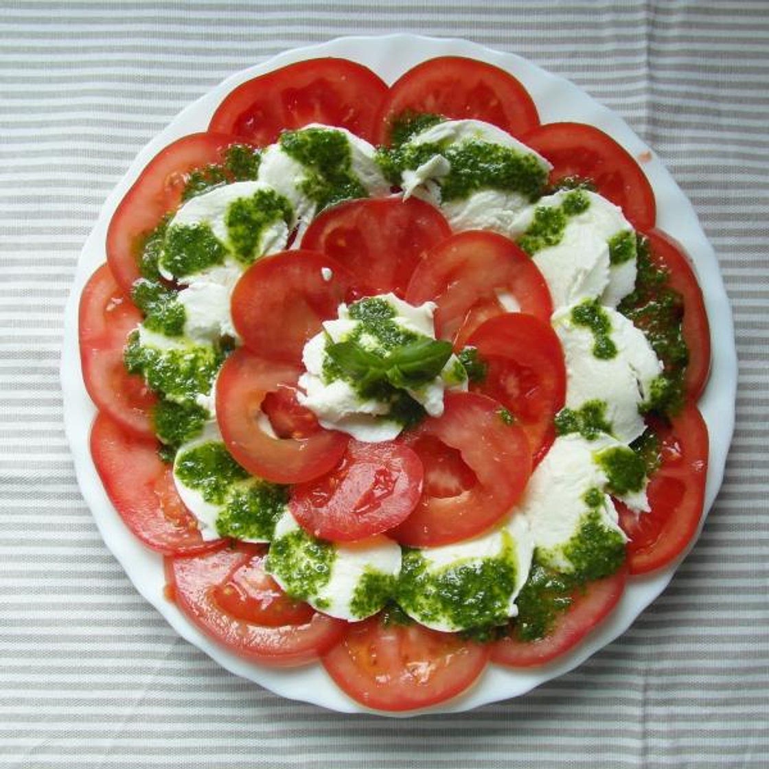 Receita de Salada caprese com molho pesto