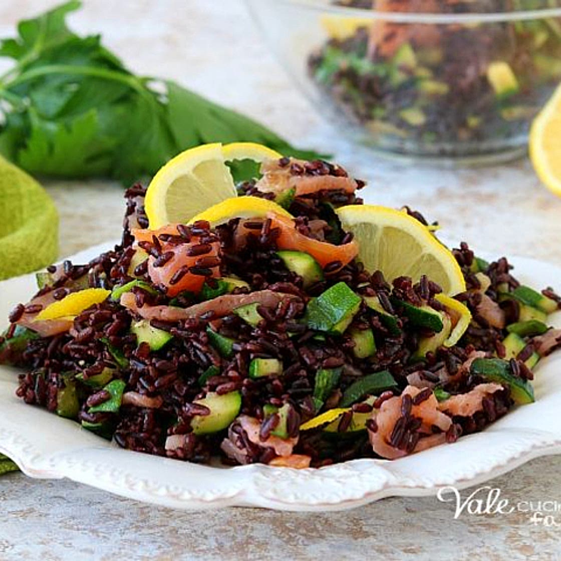 RISO VENERE CON SALMONE ZUCCHINE E LIMONE