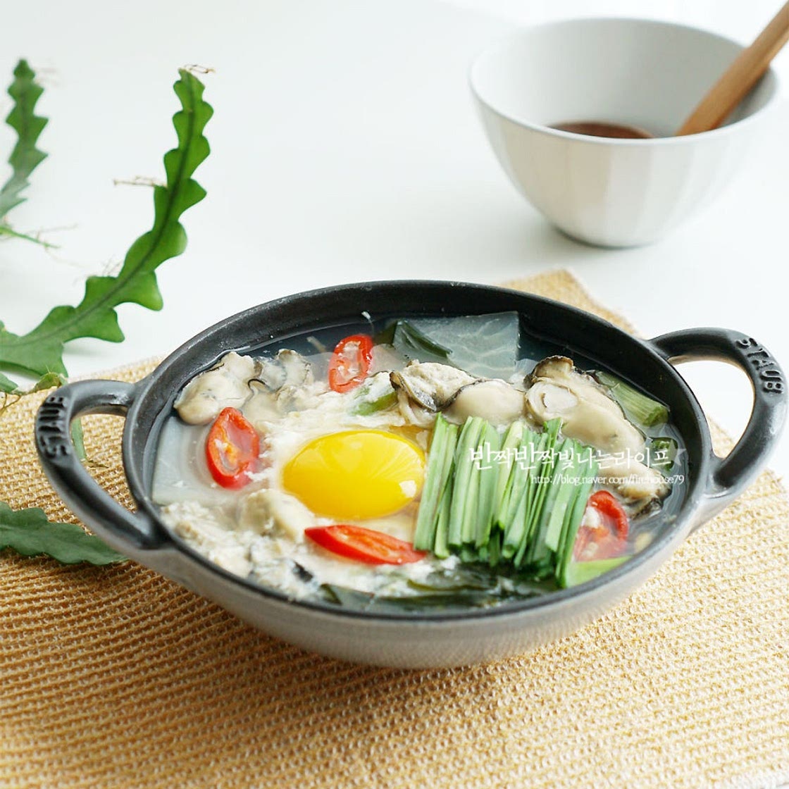 굴국밥 만드는법 제철 굴국 끓이는법 하나면 맛나요